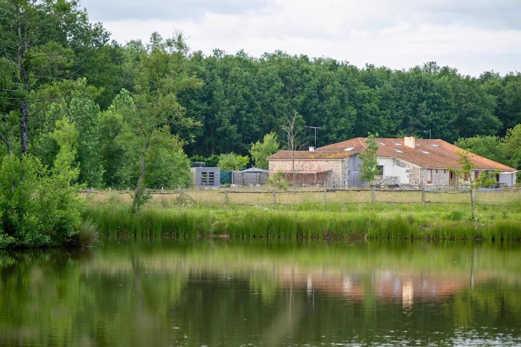 L'Evasion En Pierre Piscine Et Etang Prive Villa Sevremoine Dış mekan fotoğraf